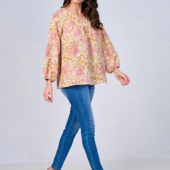 WOMEN'S LONG SLEEVES V-NECK FLORAL BLOUSE - Picture 2 of 4